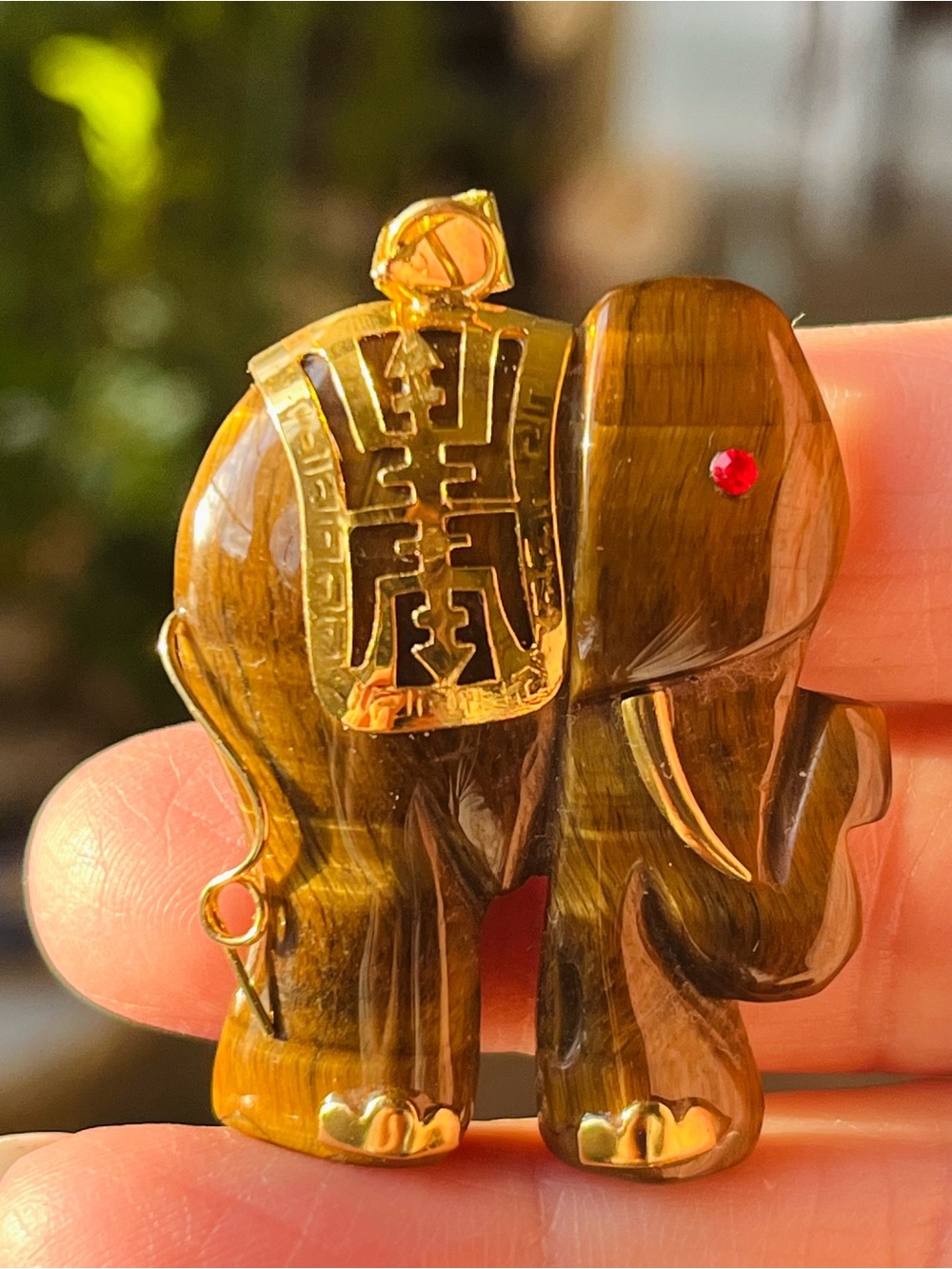 Vintage Tiger's Eye Elephant Pendant Necklace Charm Gold Tone Red Crystal Eye